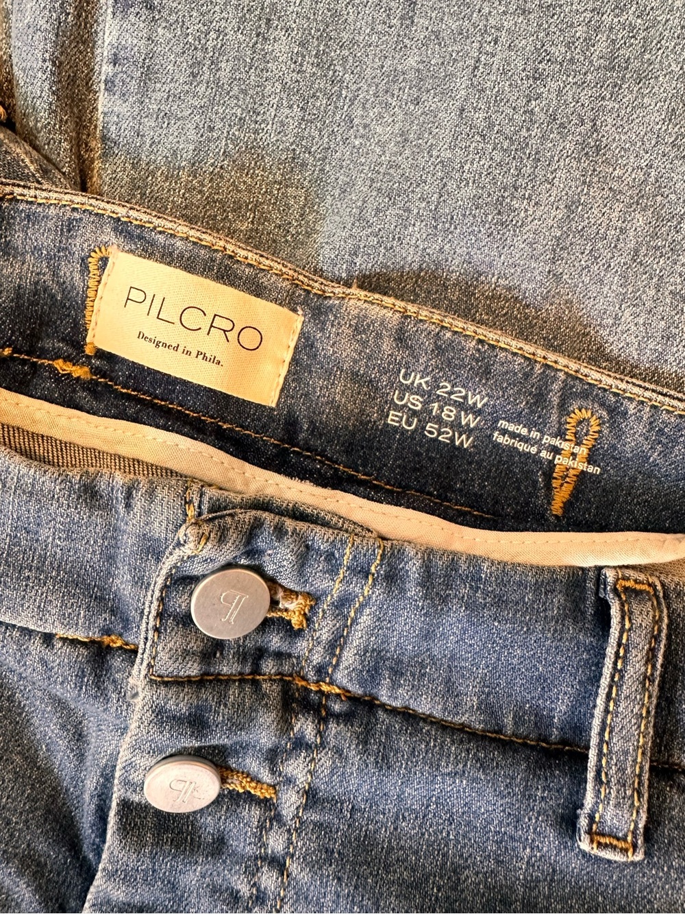 NWOT! The Arin Mid-Rise Button-Front Barrel Pant by Pilcro - 18w - Picture 6 of 6